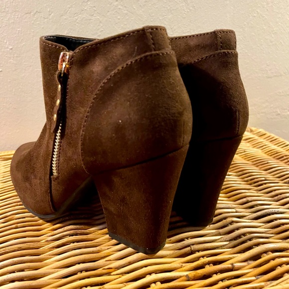 La Halle booties. Synthetic brown suede, double zipper.  NWT SIZE 38 - Picture 3 of 11